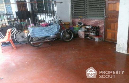 ทาวน์เฮาท์ 6 นอน ห้องใหญ่