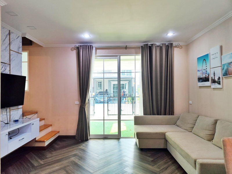 For Sale and Rent Samut Prakan Town House Golden Town Sukhumvit - Bearing Station Sukhumvit BTS Bearing Phra Pradaeng BRE19414