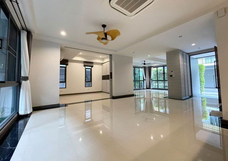 For Rent Bangkok Single House Sukhumvit BTS Bang Na Bang Na BRE16469