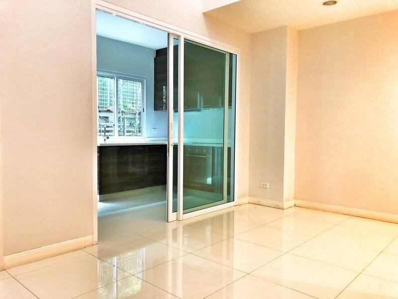 For Rent Bangkok Town House Ratchadaphisek BTS Asok MRT Sukhumvit Watthana BRE16427