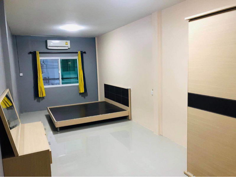 For Sale and Rent Bangkok Town House Yu Charoen Village Ratchada 18 MRT Sutthisan Huai Khwang BRE14767
