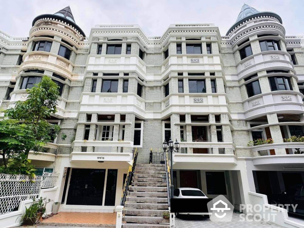 Large 4-BR House at Moo Baan Chicha Castle