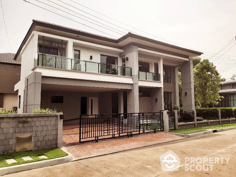 Large 6-BR House at The City Pattanakarn | Min. Lease 6 Mth