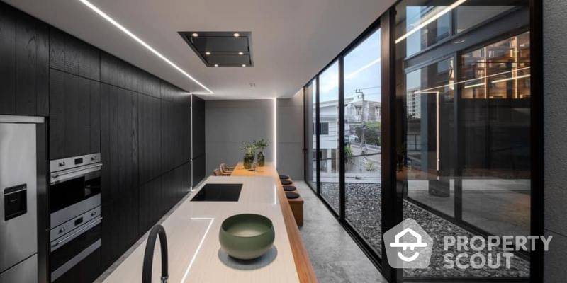 Large 3-BR House