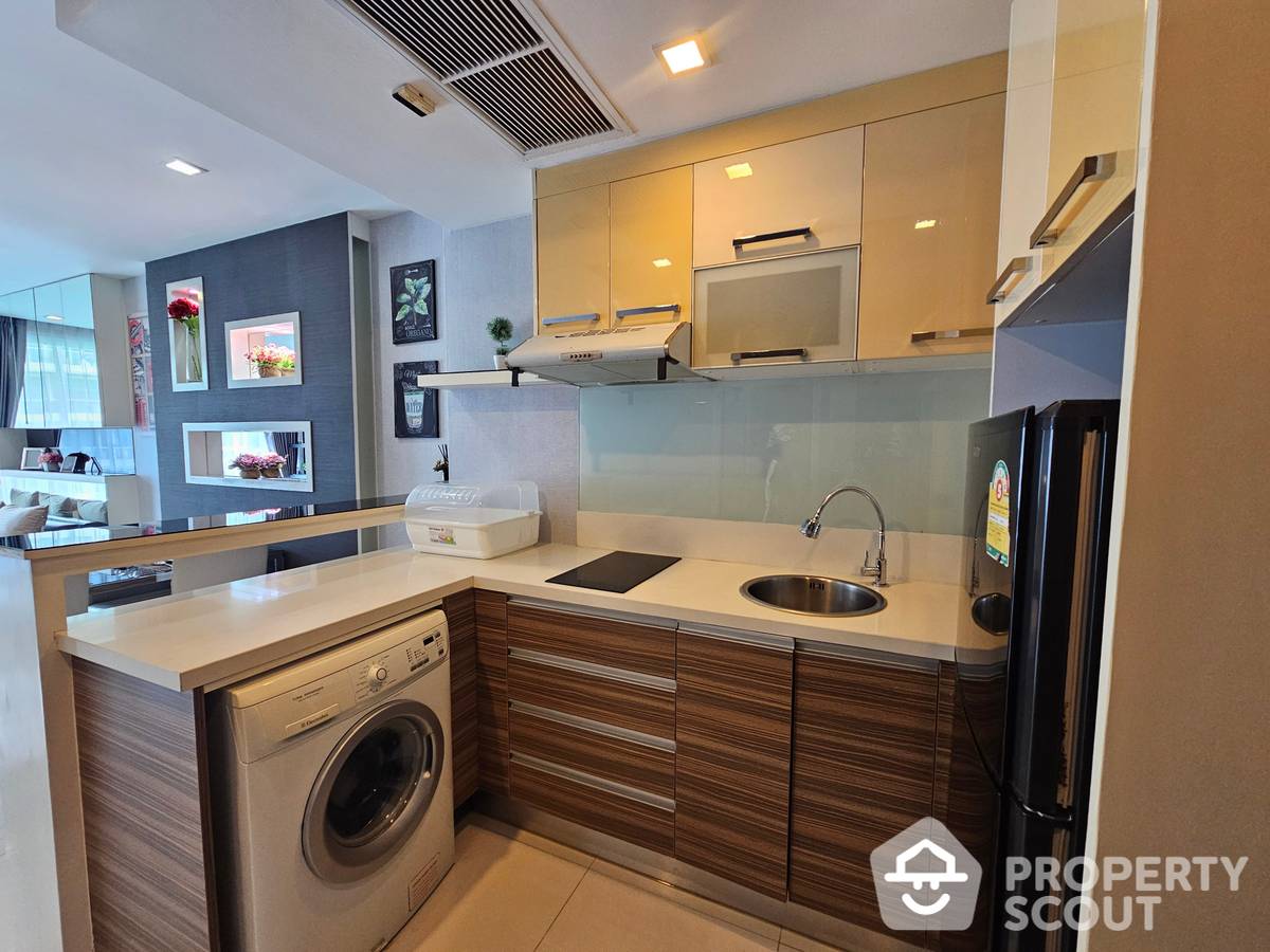 Spacious 1-BR Condo at Apus Condominiums