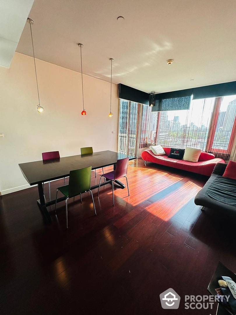2-BR Condo at Manhattan Chidlom