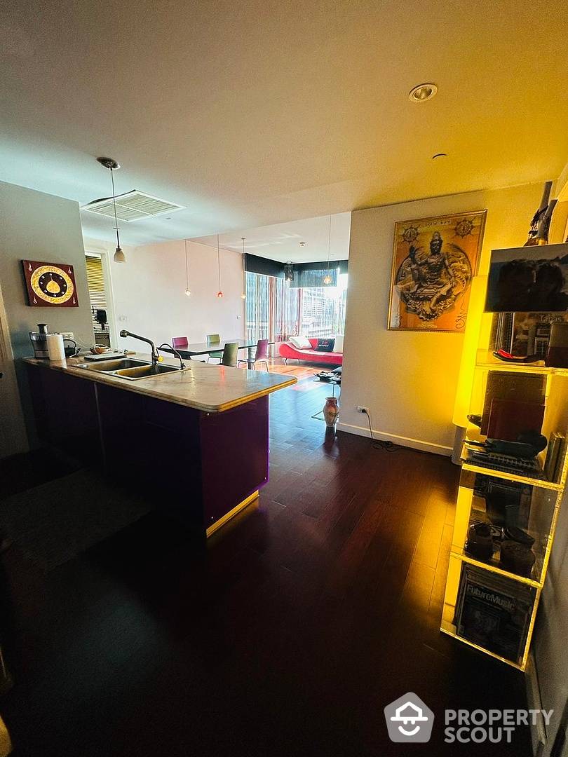 2-BR Condo at Manhattan Chidlom