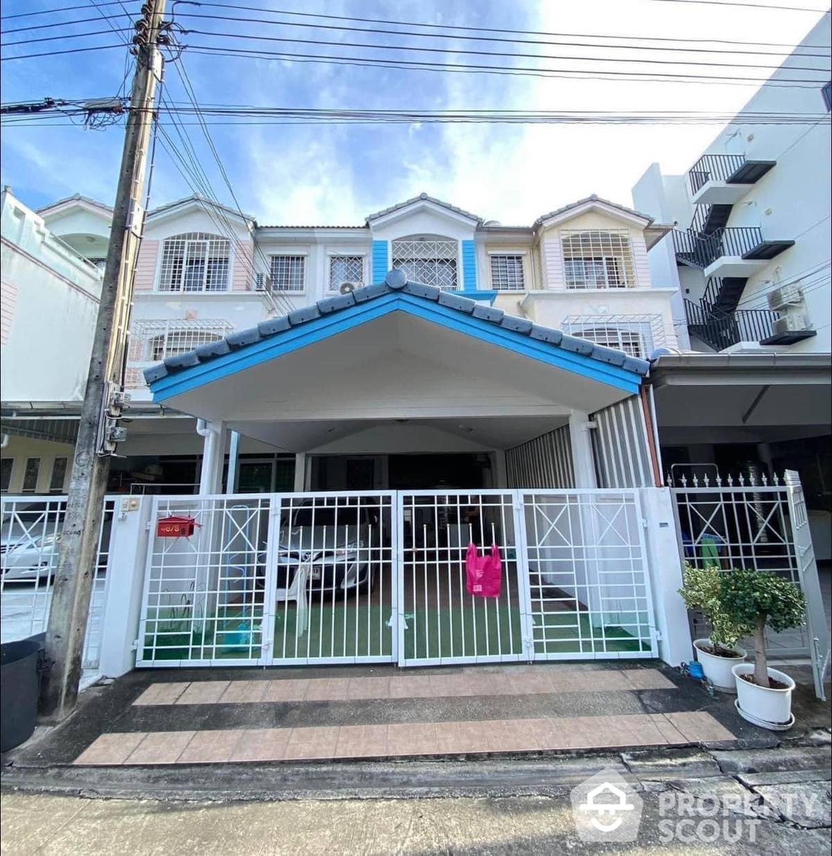 Large 4-BR House at Baan Klang Muang Rama 9