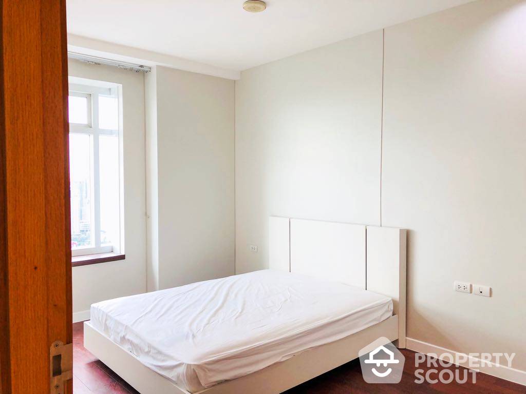 Amazing High Rise 2-BR Condo at Circle Condominium