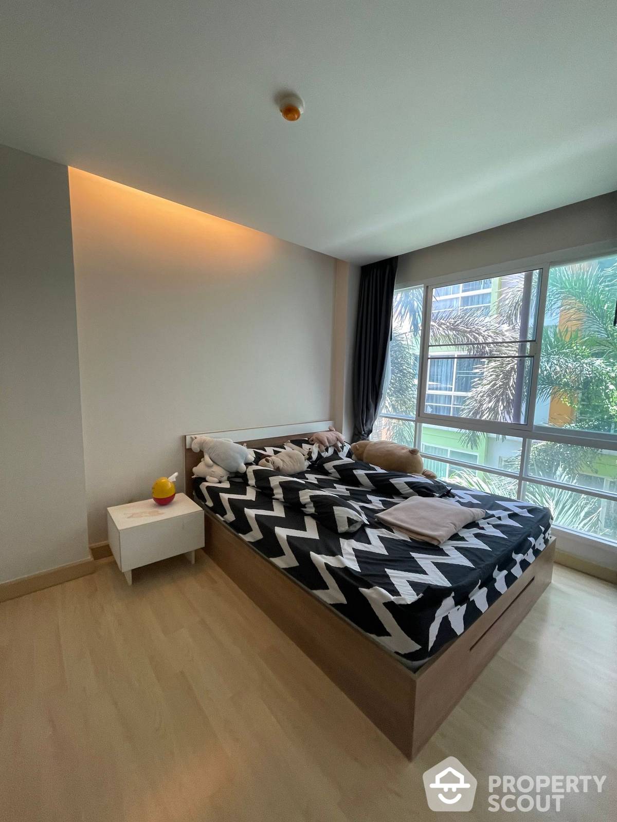 2-BR Condo at Emerald Residence Ratchada
