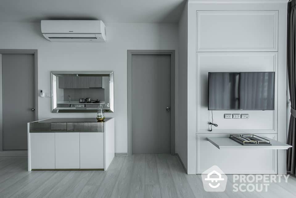 Amazing High Rise 2-BR Condo at Life Sukhumvit 48