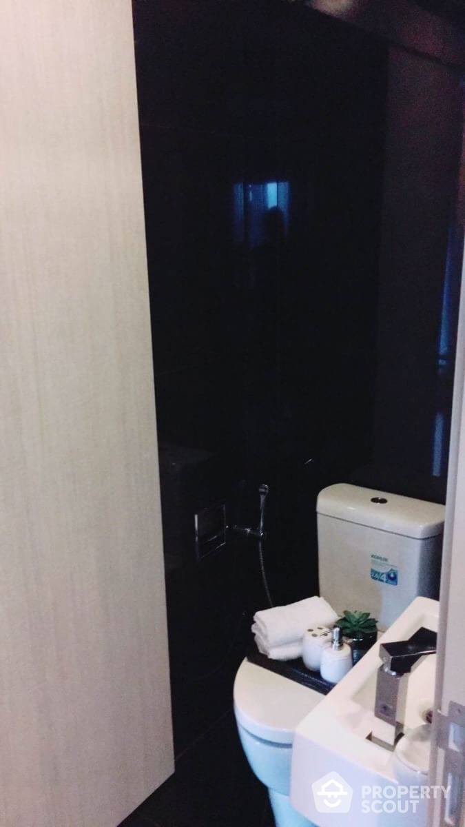 Contemporary 1-BR Condo at Rhythm Sukhumvit 36-38