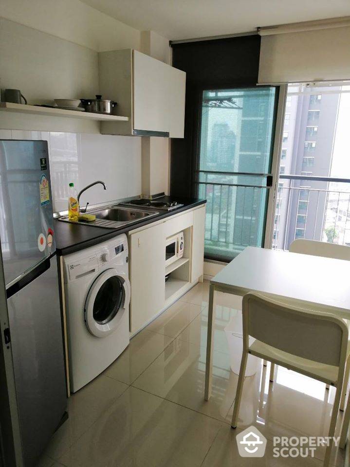 Spectacular High Rise 1-BR Condo at Aspire Sukhumvit 48