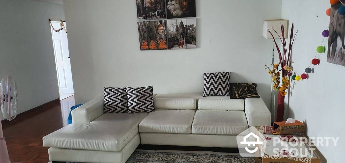 Wonderful High Rise 3-BR Condo at D.S. Tower 2