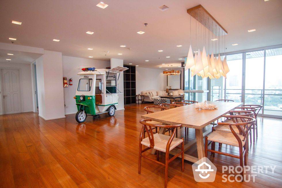 Spectacular High Rise 3-BR Condo