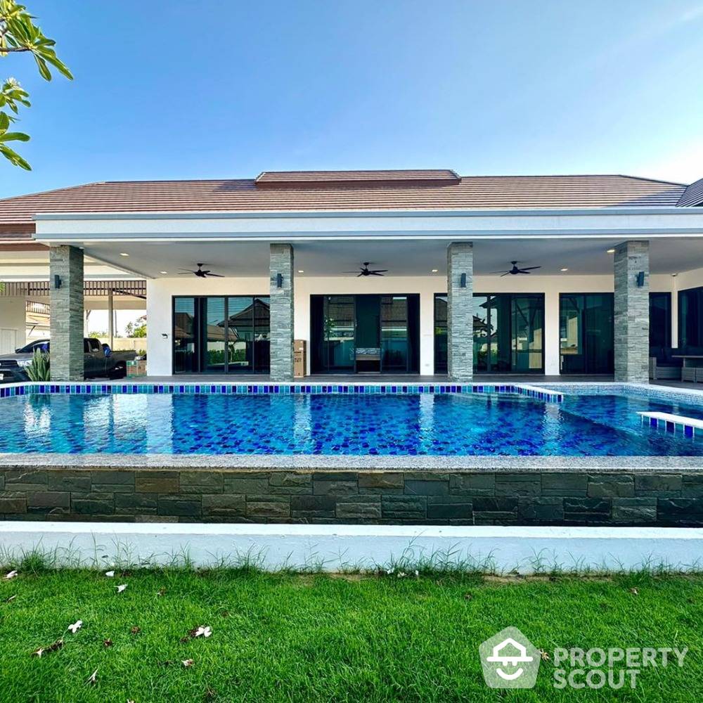 Spacious 6-BR House