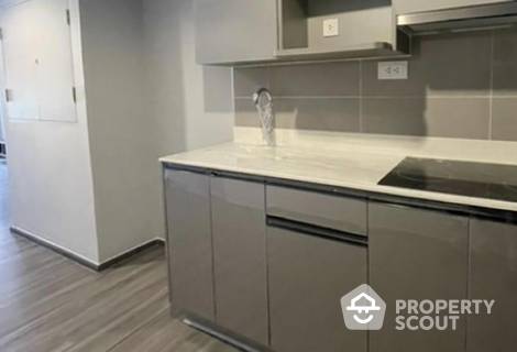 Contemporary 3-BR Condo at Ideo Mobi Sukhumvit 40
