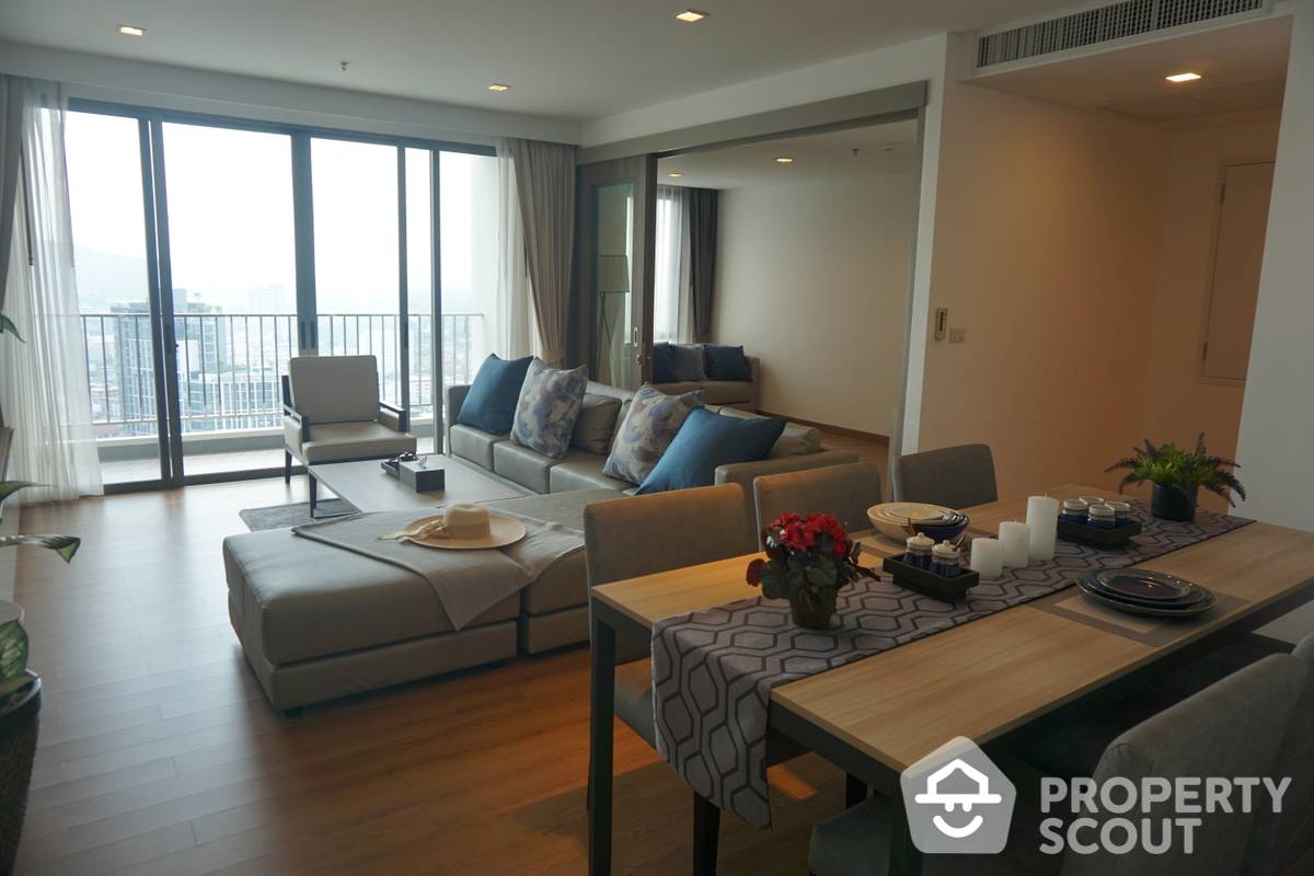 Spectacular High Rise 3-BR Apt.