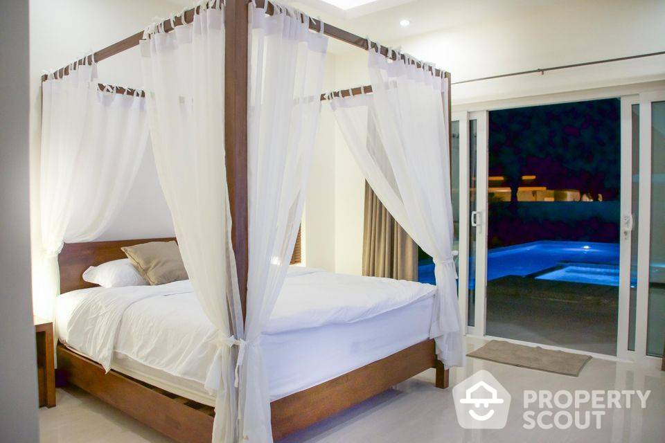 Contemporary 3-BR Condo at Coco Palm Villa