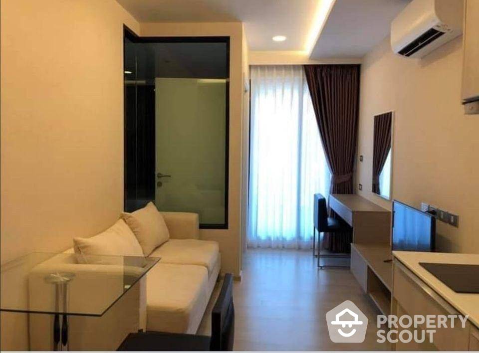 Contemporary 1-BR Condo at Vtara 36