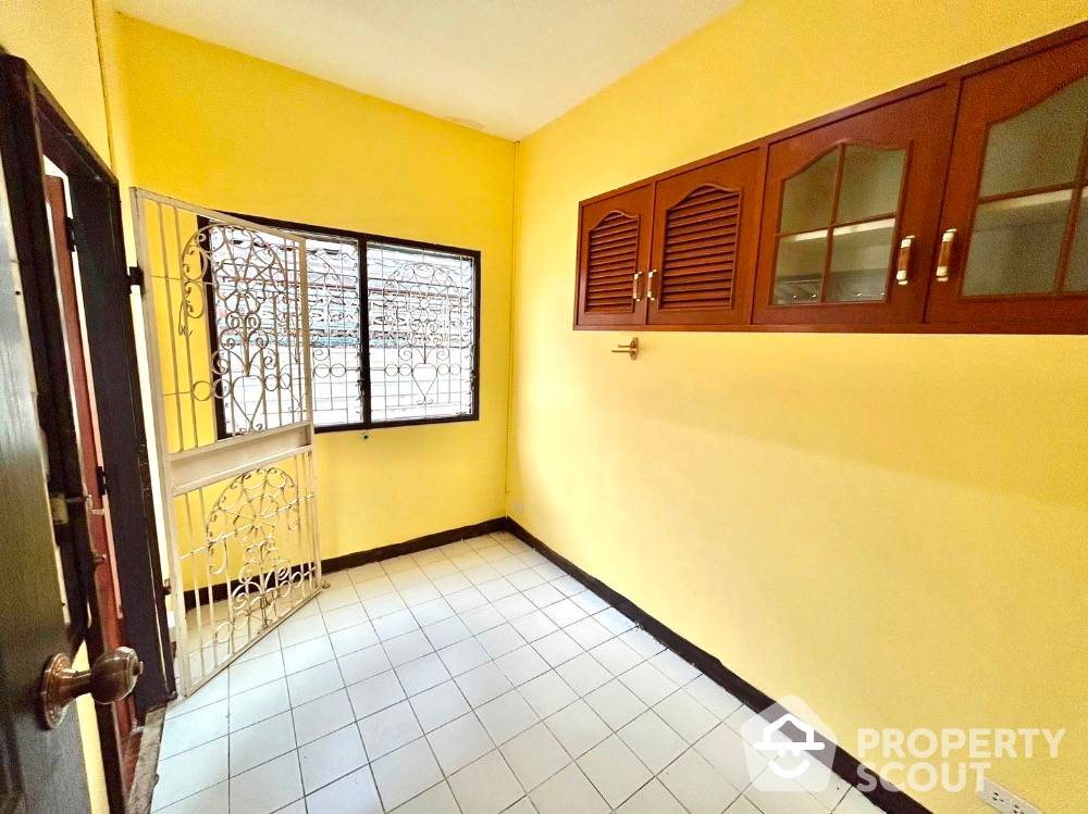 Large 2-BR House