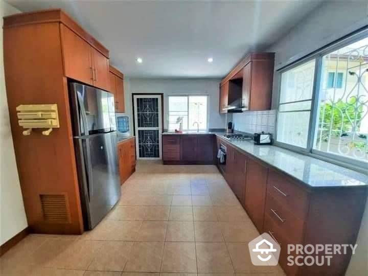 Large 3-BR House