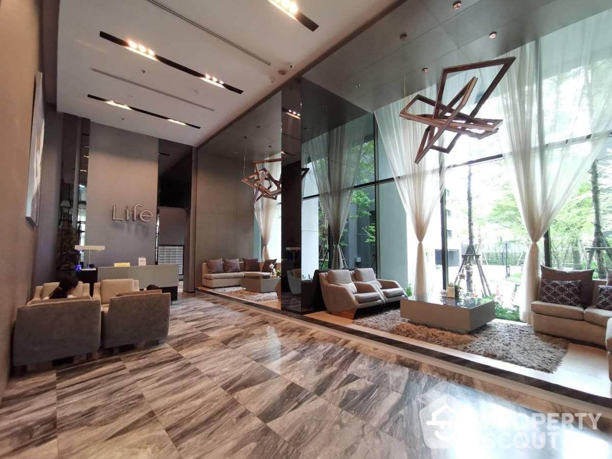 Amazing High Rise 1-BR Condo at Life Sukhumvit 48