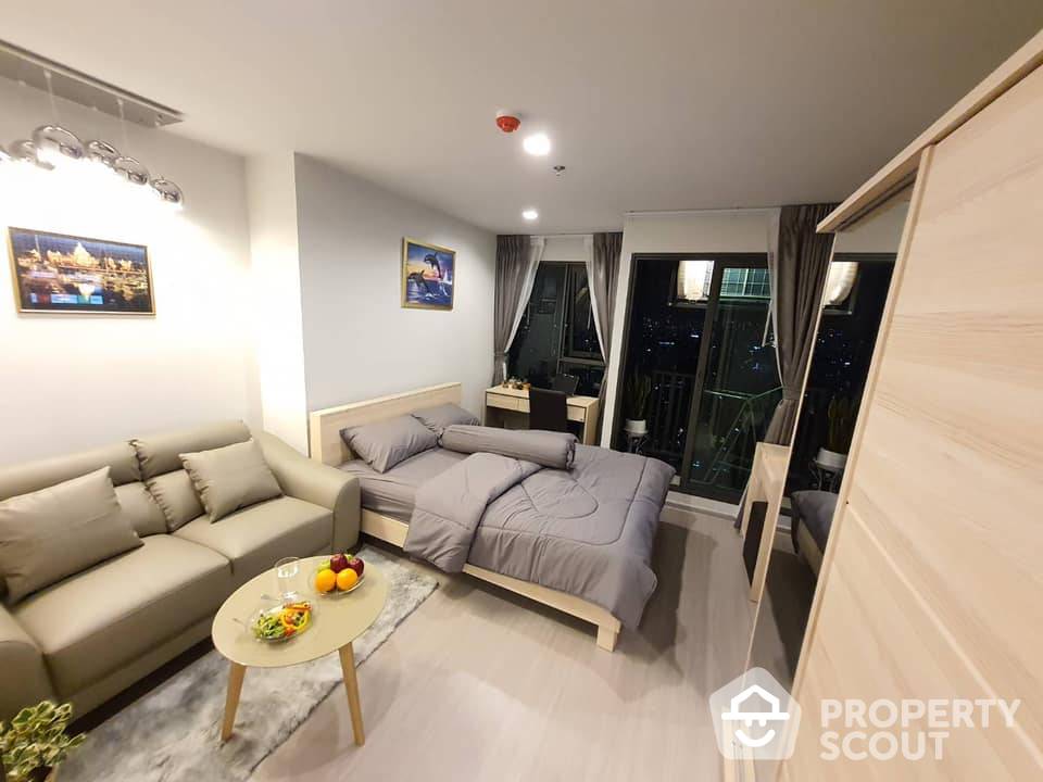 Amazing High Rise 1-BR Condo at Life Ladprao