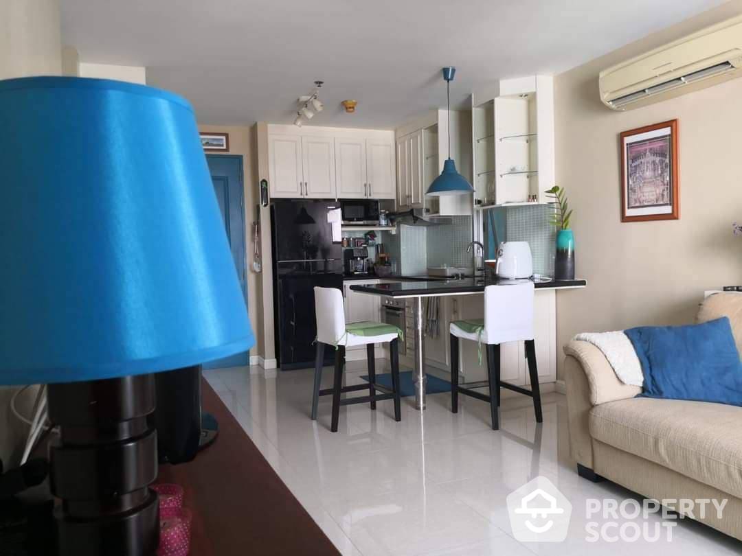 Wonderful High Rise 2-BR Condo at Sukhumvit Plus