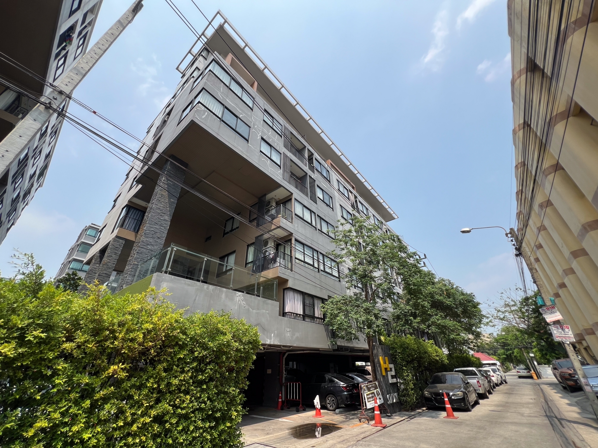 คอนโดมิเนียม : เอชทู สโตน