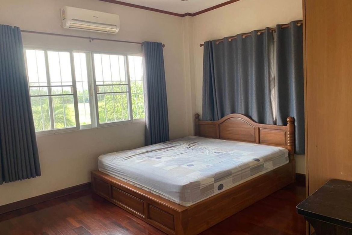 5 bedrooms, 4 bathrooms - house