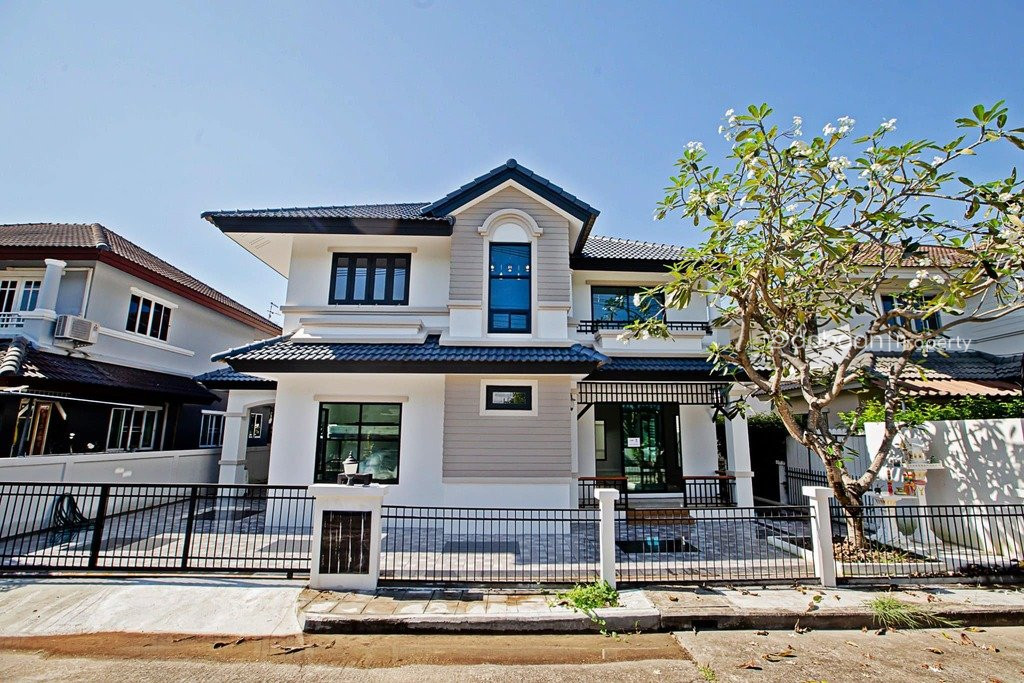 บ้านเดี่ยว 2 ชั้น 5 ห้องนอน 3 ห้องน้ำ อยู่ในพื้นที่สันกำแพง ใกล้โรงเรียนช่องฟ้าซินเซิงวานิชบำรุง
