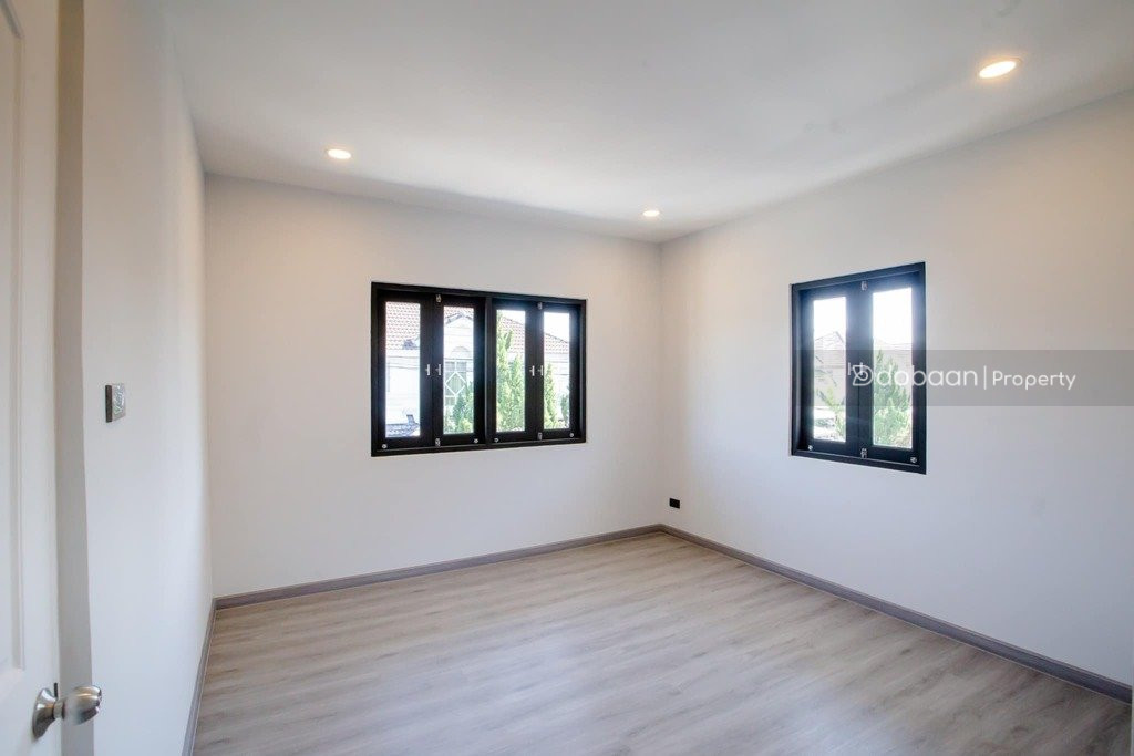 บ้านเดี่ยว 2 ชั้น 5 ห้องนอน 3 ห้องน้ำ อยู่ในพื้นที่สันกำแพง ใกล้โรงเรียนช่องฟ้าซินเซิงวานิชบำรุง