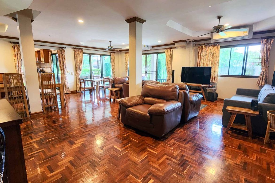 Family home 5 bed with private pool for sale in Doi Saket, Chiang Mai