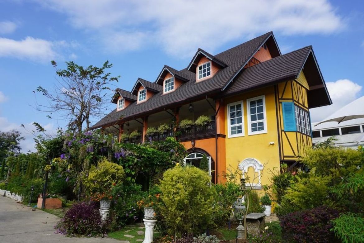 A beautiful hotel 8 rooms for rent or sale in Mae Jo , Chiang Mai
