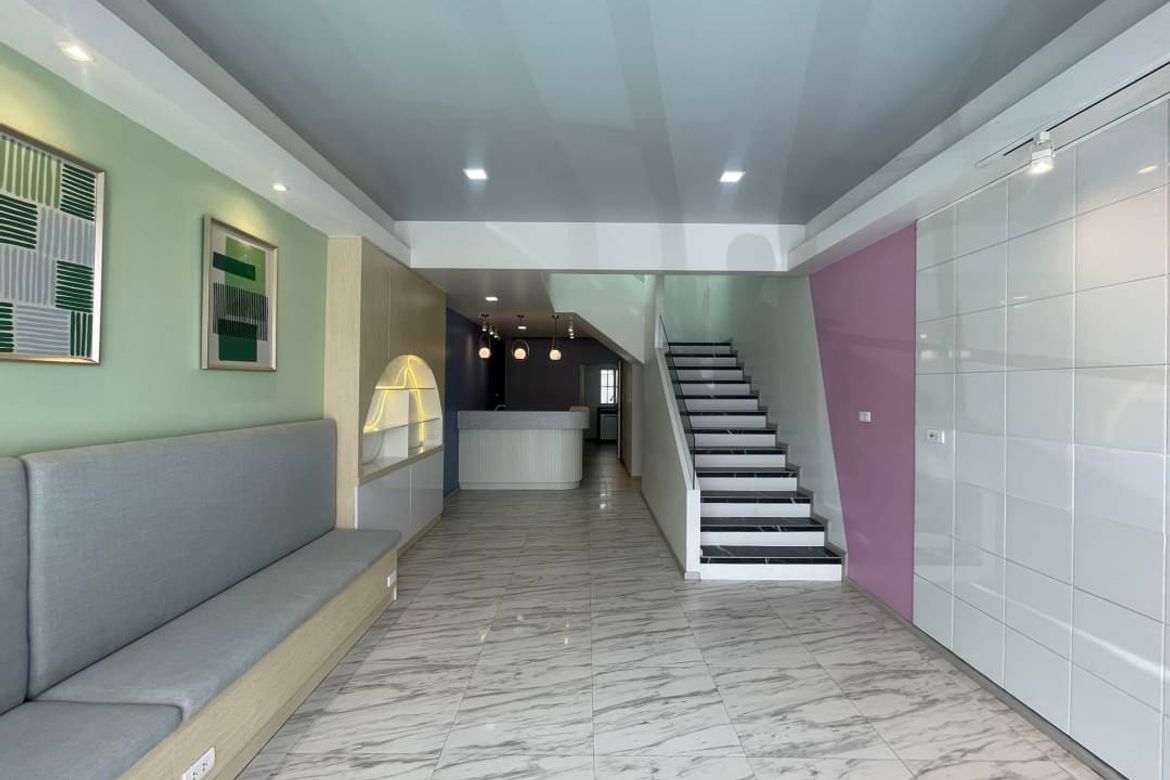 For sale 3 storey commercial building near Chiang Mai University.