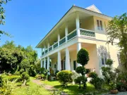 ขายบ้านสไตส์ชิโน-โปรตุกิส บ้านโบราณ ผสมผสานจีน และโปรตุเกต เข้าด้วยกัน ท่ามกลางธรรมชาติแบบชนบท แต่ใกล้เมือง (ขัวมุง สารภี)