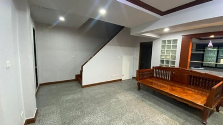 ให้เช่าทาวน์โฮม 3 ชั้น 300 ตร.ม. พร้อมเฟอร์ฯ เหมาะทำ Home Office 77, ภาพที่ 4