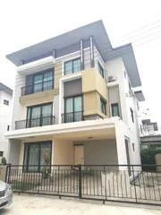 ให้เช่าบ้านเดี่ยว 3 ชั้น โครงการ โกลเด้น เพรสทีจ วัชรพล-สุขาภิบาล 5 ถนนสุขาภิบาล 5 สายไหม
