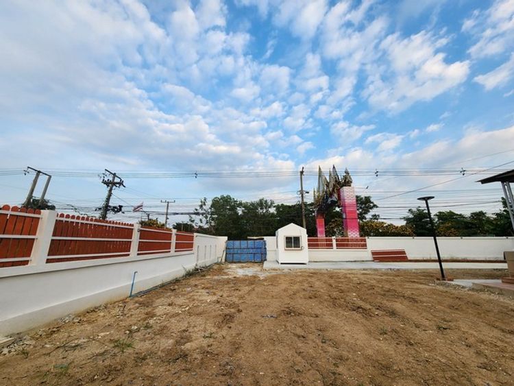 ที่ดินให้เช่า ติดถนน ทำเลดี พื้นที่ 144 ตร.ว.  เยื้อง อบต.คลองสาม, ภาพที่ 4