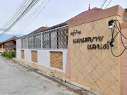 ขายบ้านเดี่ยวหลังมุม 48 ตารางวา หมู่บ้านแสนสบายแลนด์ 3นอน 2น้ำ2จอดรถ ต่อเติมครบ พร้อมอยู่ ขายถูกก ใกล้นิคมอมตะซิตี้ชลบุรี เพียง 10 นาที เมืองชลบุรี