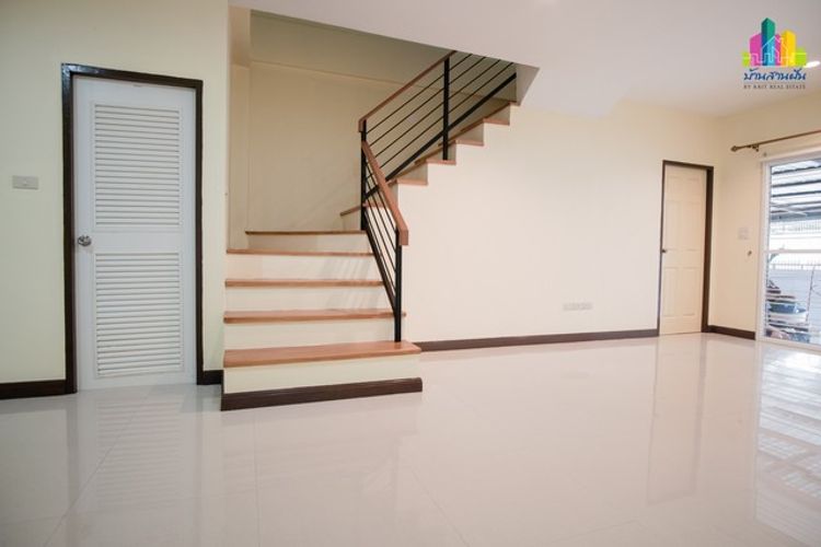 ขายด่วน!! ทาวน์โฮม 2 ชั้น 26 ตร.ว. ทำเลดีใกล้ รพ.เอกชล 2 , ภาพที่ 4