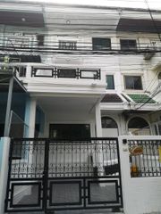 ขายทาวน์โฮม 3 ชั้น 28 ตรว. รัชดาภิเษก 3 (ซอยสถานทูตจีน) รีโนเวทใหม่ทั้งหลัง เข้าออกได้หลายเส้นทาง