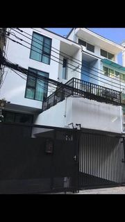 ให้เช่าทาวน์โฮม3ชั้น ย่านสาทร สีลม บางรัก ตกแต่งพร้อมอยู่ เหมาะทำโฮมออฟฟิศและอยู่อาศัย