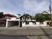AH-N1146 ให้เช่าบ้านเดี่ยว 2 ชั้น 68 ตร.วา หมู่บ้านเสรี8 ย่านพระราม9 เหมาะทำ HomeOffice ใกล้ The nine พระรามเก้า ทางด่วนศรีรัช  