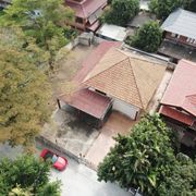 Sm396  ขายที่ดินพร้อมบ้านเดี่ยว รามคำแหง 118  เนื้อที่ 152 ตร.วา.  ใกล้  รร. นานาชาติ รถไฟฟ้าปากซอย ที่แปลงสวยอยู่สุดซอย 