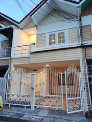 2C1MG0302  ขายทาวน์เฮ้าส์  2  ชั้น 3 ห้องนอน   2 ห้องน้ำ   1 ห้องรับแขก   ขนาดที่ดิน  17.6  ตรว.   ราคา  1.55  ล้านบาท   โอนคนละครึ่ง