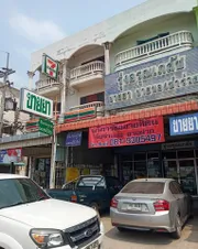 ขายอาคารพาณิชย์ ติดถนนหกเลน สาย 3122 (3304) ทำเลดี ย่านการค้า ใจกลางชุมชน (ติดเซเว่นด้วย) อยู่ที่ ต.บ้านโพธิ์ อ.บ้านโพธิ์ จ.ฉะเชิงเทรา