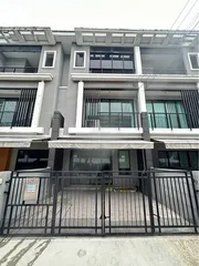 ให้เช่าทาวโฮม ใกล้ทางด่วน และ สะพานภูมิพล 3 ชั้น บ้านกลางเมืองสุขสวัสดิ์ 