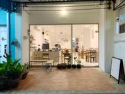 เจ้าฟ้าตะวันออก 22 ตรว.ภูเก็ต ให้เช่า  Cafe' ใหม่ ดาวรุ่ง  88 ตรม. vintage loft ถ.กว้าง 16 ม. 